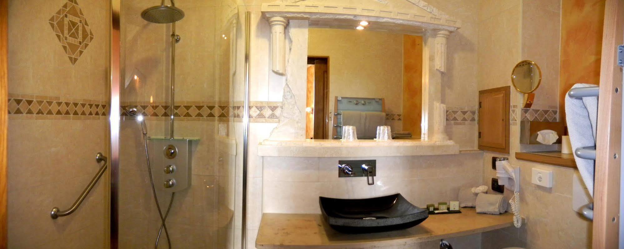Du Vieux Hotel 3*
